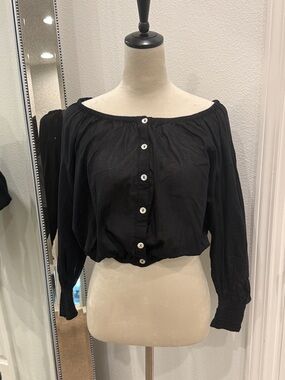 Elan Black Off-Shoulder Button Front Blouse. NWT